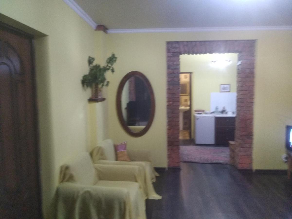 Apartment On Dzhonua Street Sohum Dış mekan fotoğraf