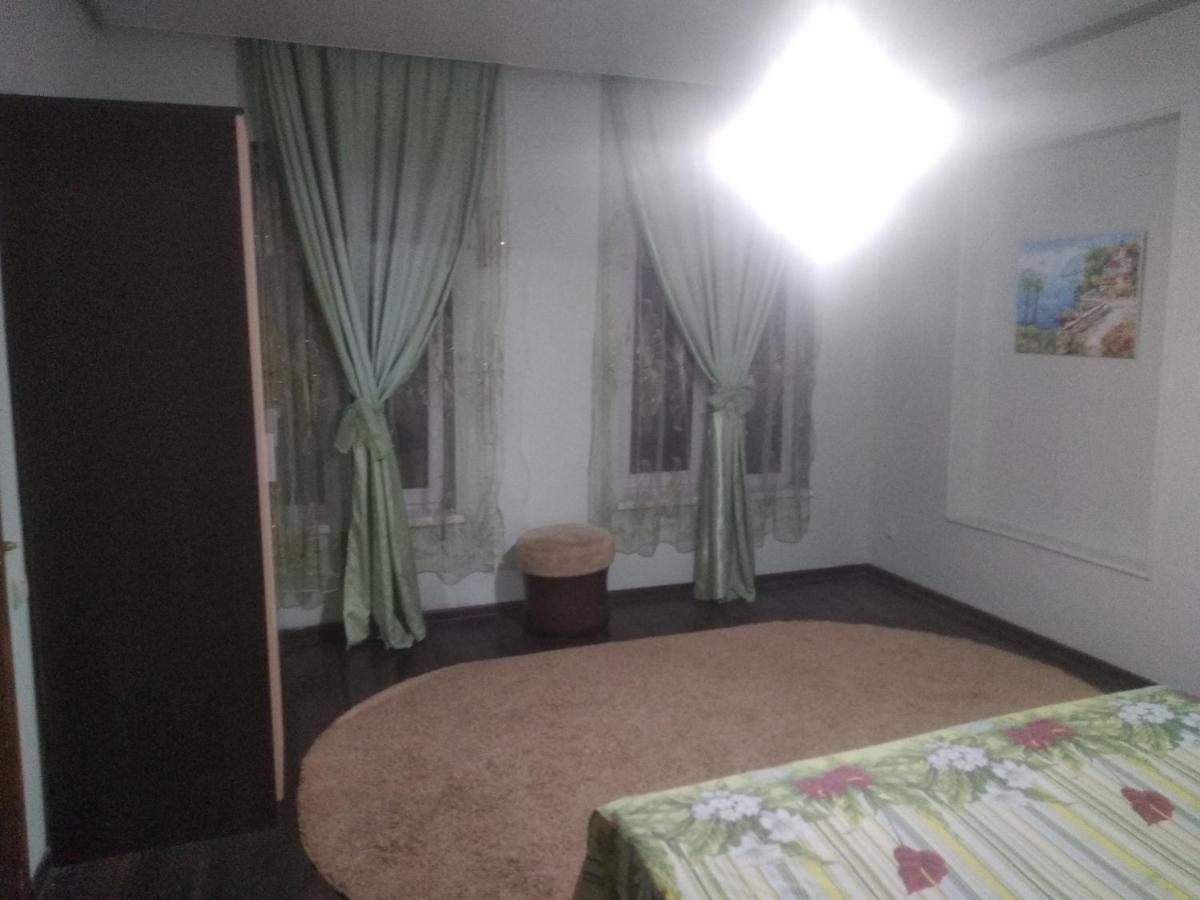 Apartment On Dzhonua Street Sohum Dış mekan fotoğraf