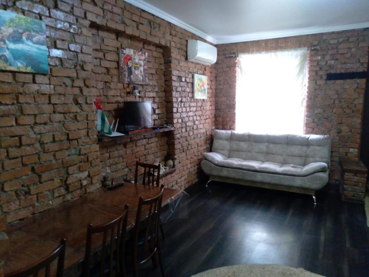 Apartment On Dzhonua Street Sohum Dış mekan fotoğraf