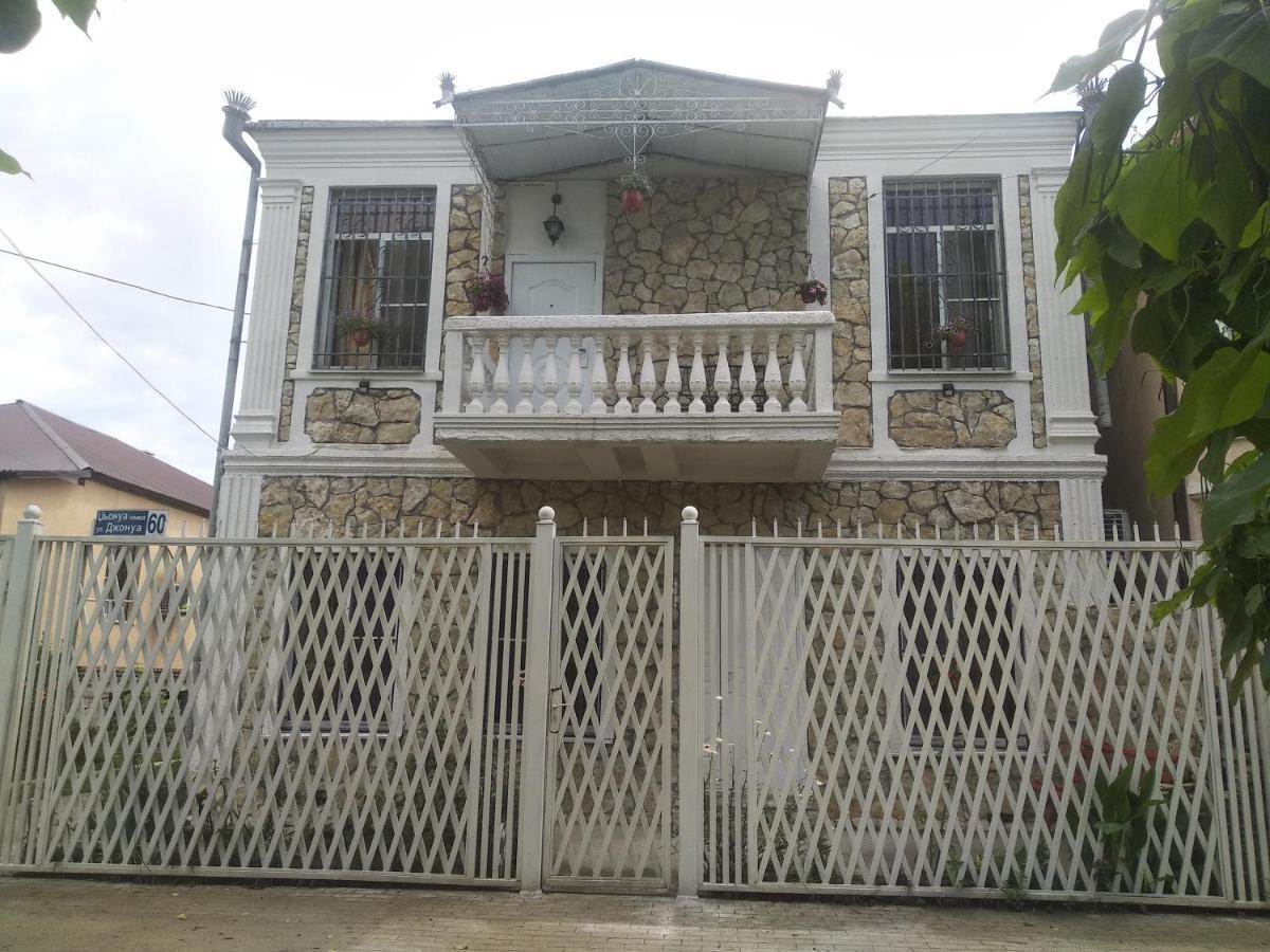 Apartment On Dzhonua Street Sohum Dış mekan fotoğraf